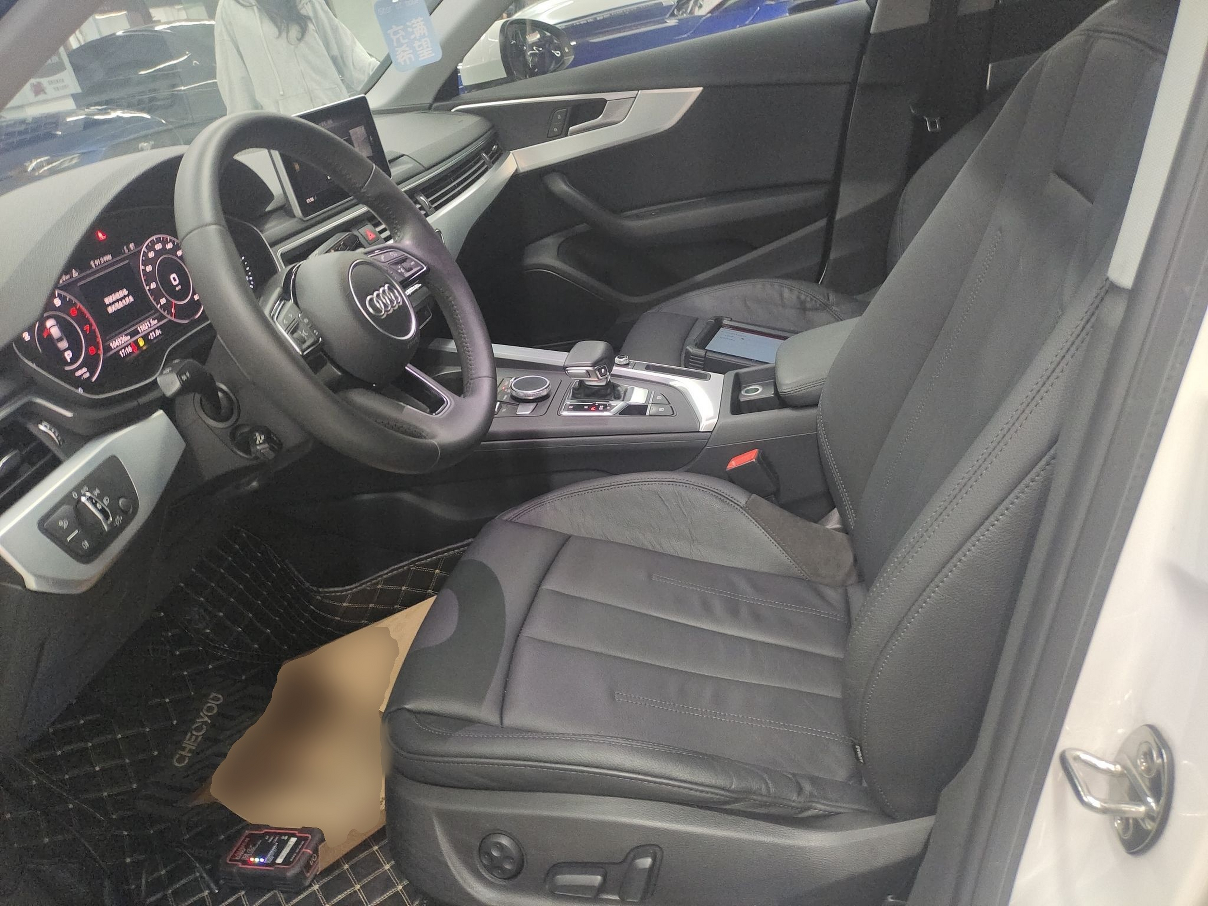 Переднее сиденье в автомобиле