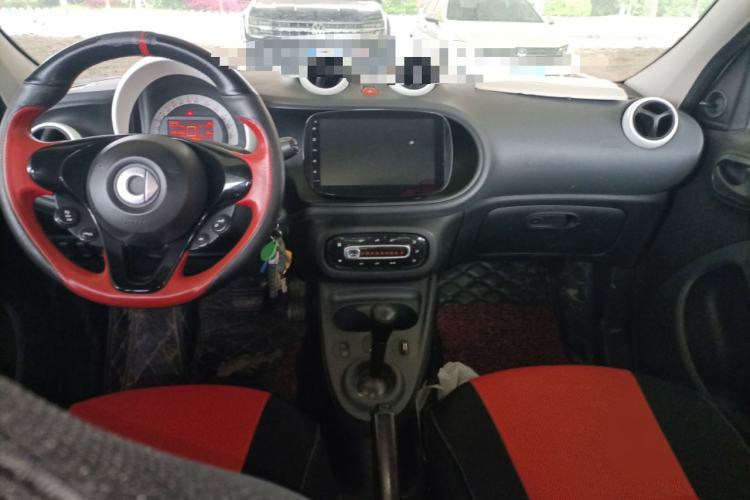 Used smart forfour 2016 1.0L 52 kW Dynamic Edition Center Console