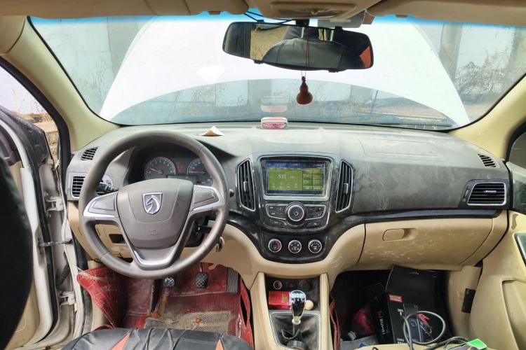 Used Baojun 730 2014 1.5L manual Comfort ESP version 7 seats
