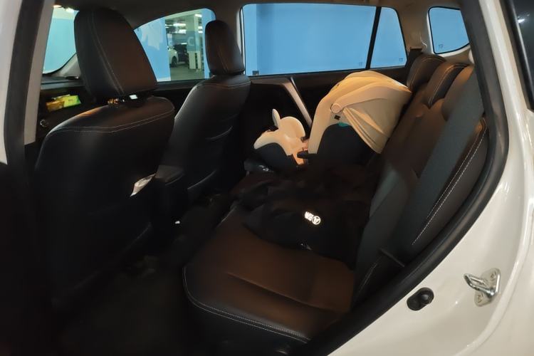 Used Toyota RAV4 2016 2.0L CVT Two-Wheel Drive Fashion Edition China V Standard Left Rear Seat