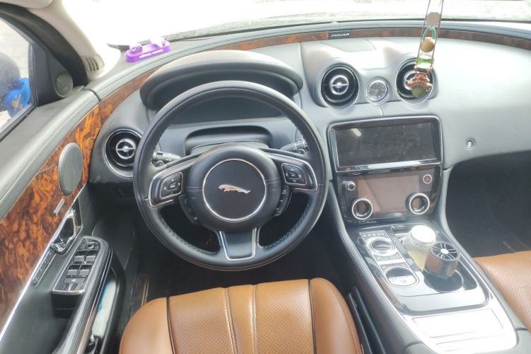 Used Jaguar XJ 
