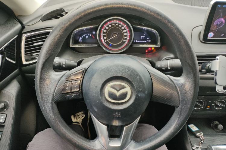 Used Mazda 3 Axela 2016 Sedan 1.5L Automatic Comfort Model