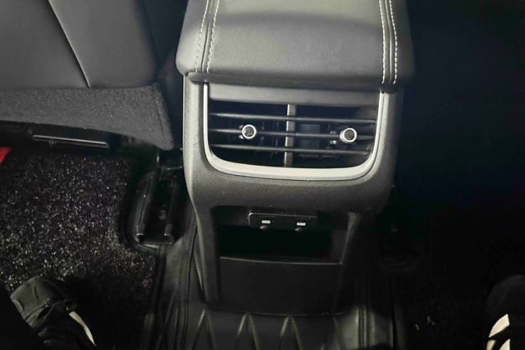 Used Tank 300 2023 City Edition 2.0T—Stylish as Ever Interior 4