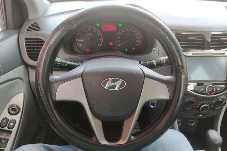 Used Hyundai Verna (older generation) 2014 1.4L Automatic Smart GLS Steering Wheel