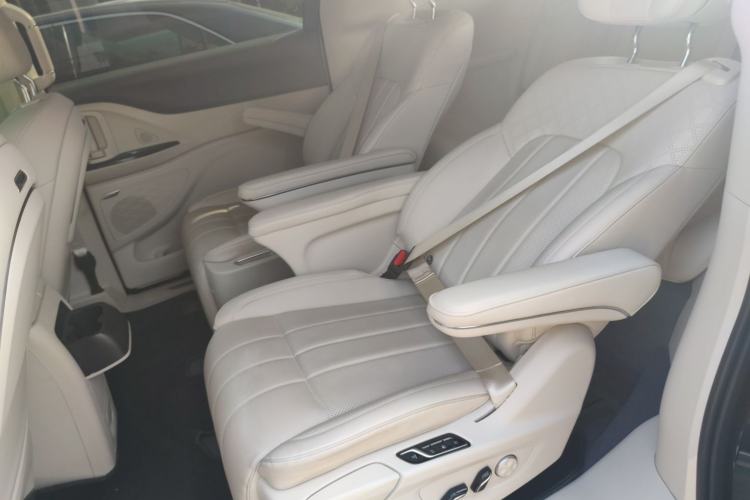 Used VOYAH Dream 2022 0-Carbon Edition Home+ Range Package 605 km Left Rear Seat