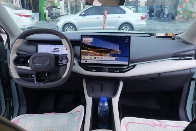 Used Lynk & Co 06 EM-P 2023 EM-P 126 Long-Range Halo Center Console