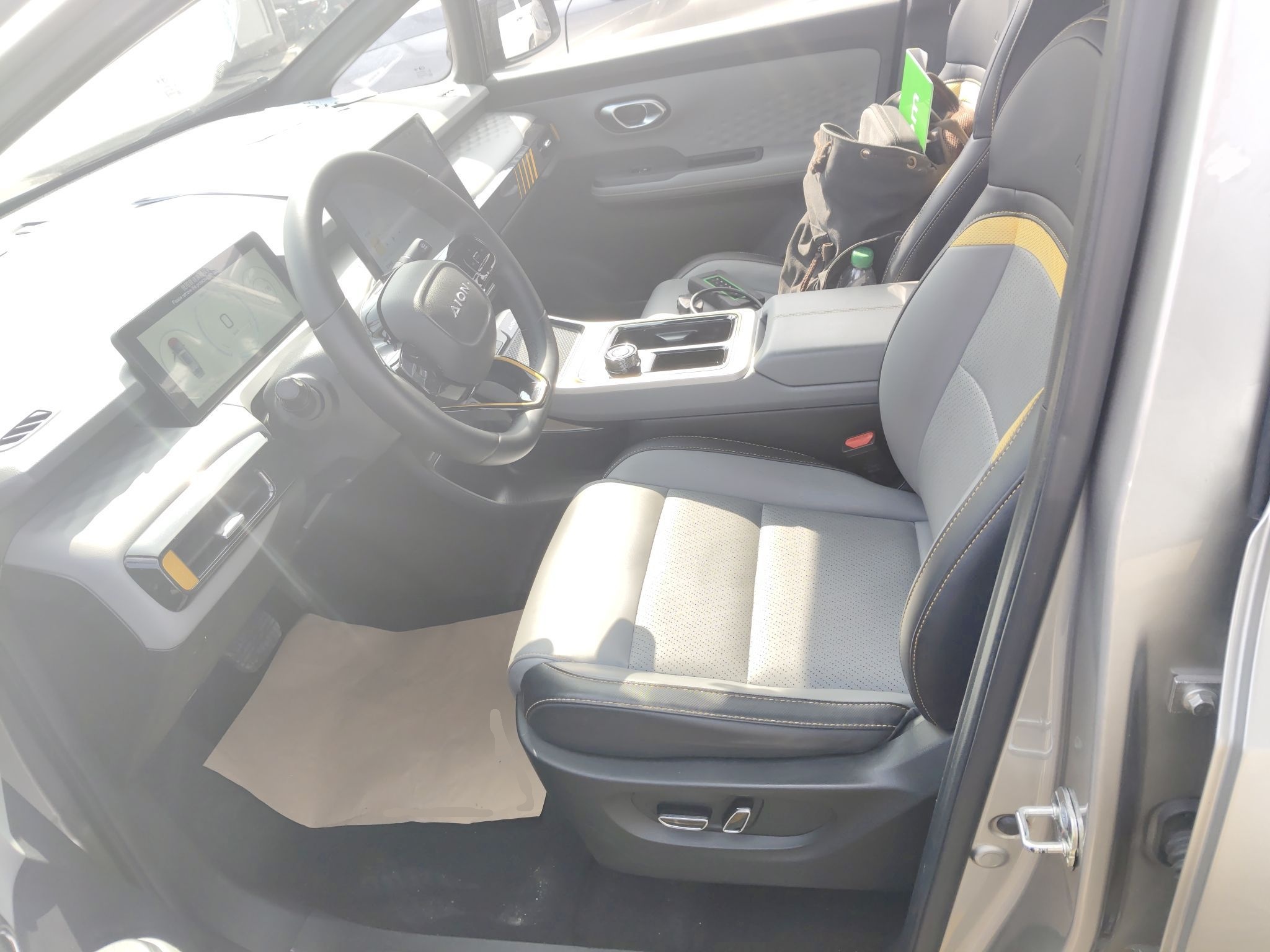 Переднее сиденье в автомобиле