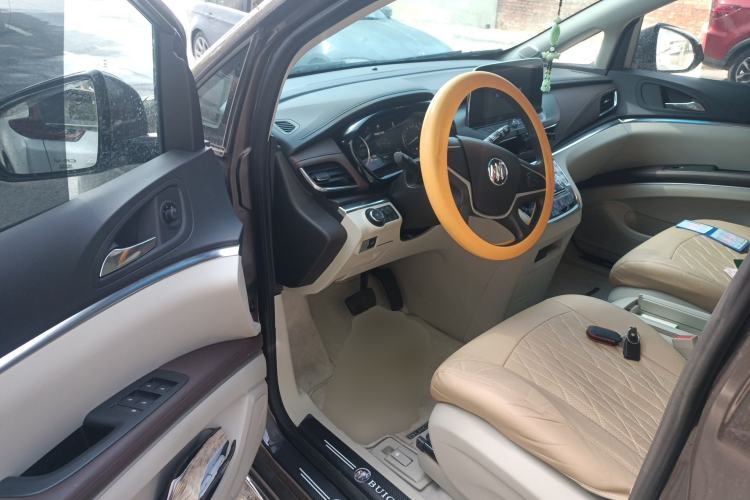 Used Buick GL8 2023 Land Executive Class Comfort Model