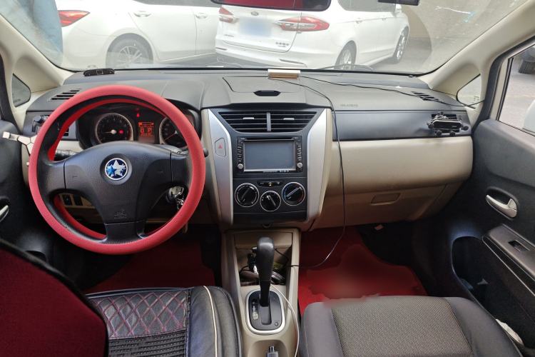 Used Venucia R50 2014 1.6L Automatic Splendid Edition