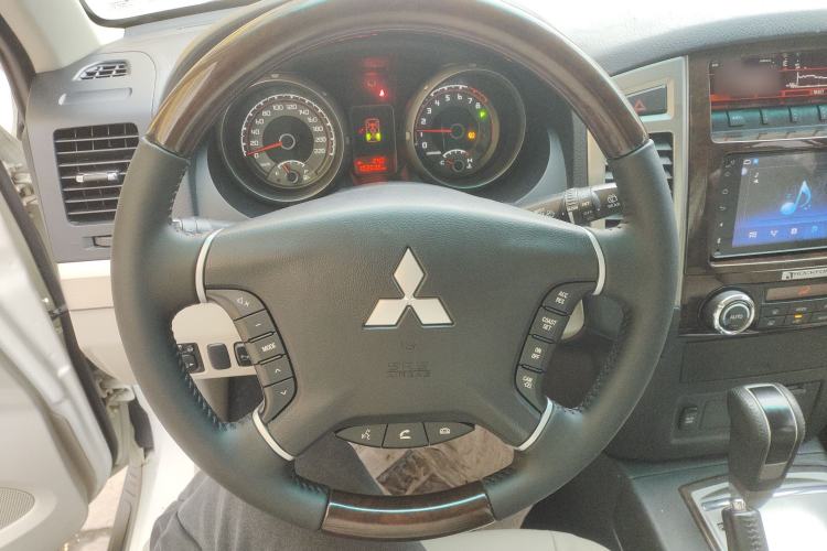 Used Mitsubishi Pajero 