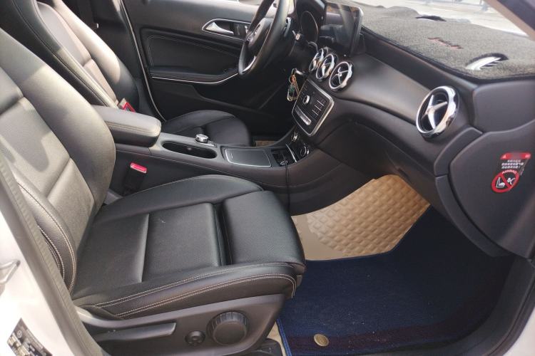 Used Mercedes-Benz GLA 2018 GLA 200 Sport Edition Right Front Seat