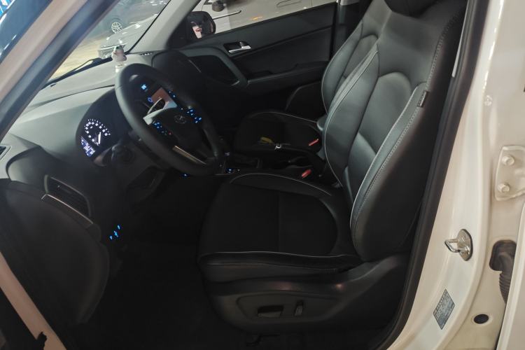 Used Hyundai ix25 2015 1.6L Automatic Two-Wheel-Drive Deluxe DLX Model