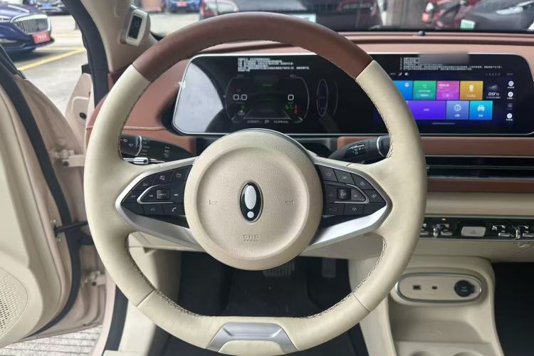 Used ORA Good Cat 2023 401 km Standard Range Premium Version Lithium Iron Phosphate Steering Wheel