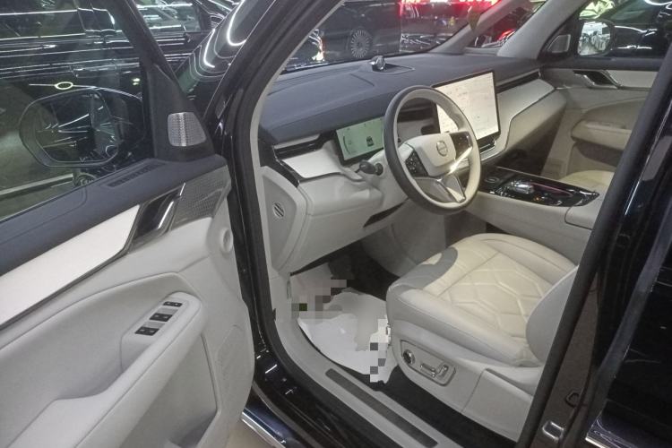 Used Volvo EM90 2025 Ultra Six-Seater
