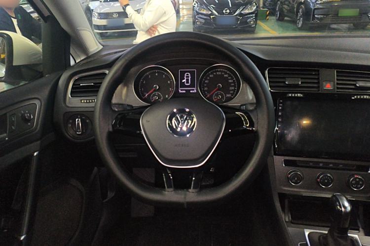 Used Volkswagen Golf 2016 1.6L Automatic Comfort Model Steering Wheel