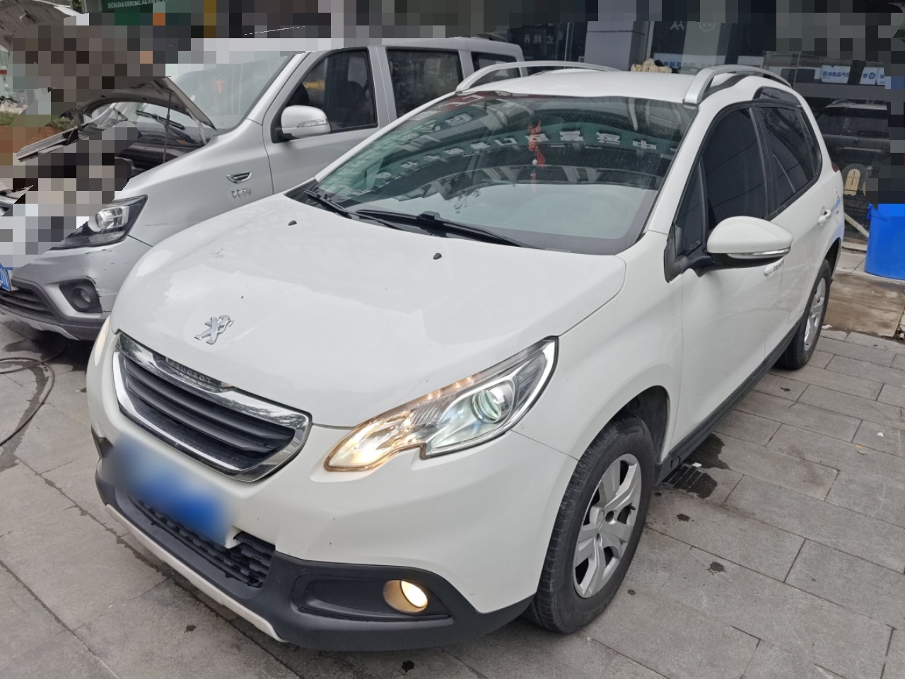 Под передней частью автомобиля