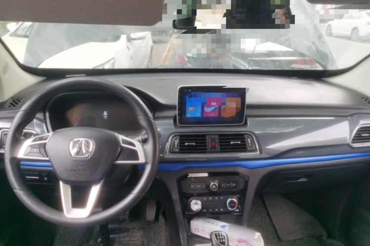 Used BAIC Weiwang M60 2017 1.5L Manual Silver Edition Center Console