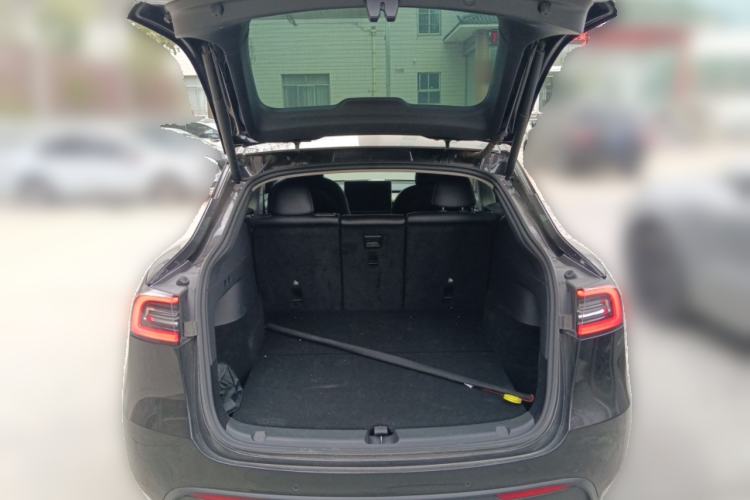 Used Tesla Model Y 2021 Standard Range Rear-Wheel Drive Version Trunk