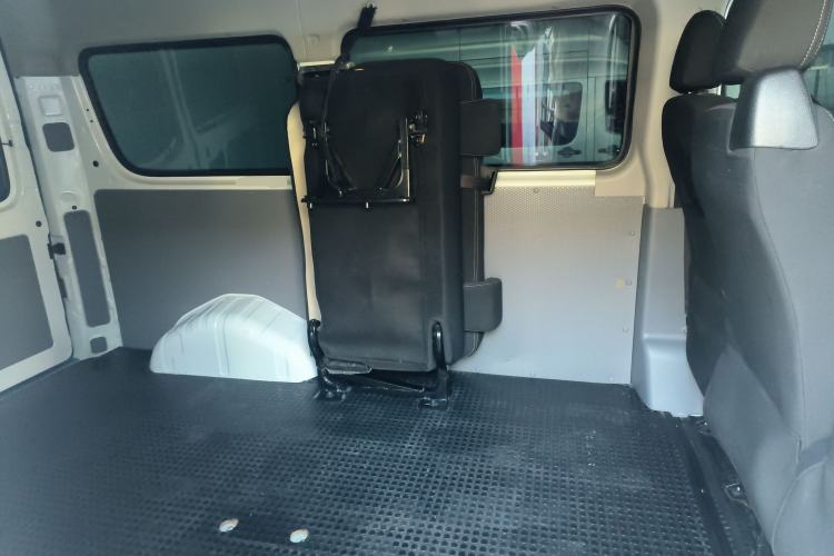 Used SAIC MAXUS Xintu V80 2024 Aoyuntong 6MT Short-Wheelbase Mid-Roof Model 147 Ps 5/6 Seats
