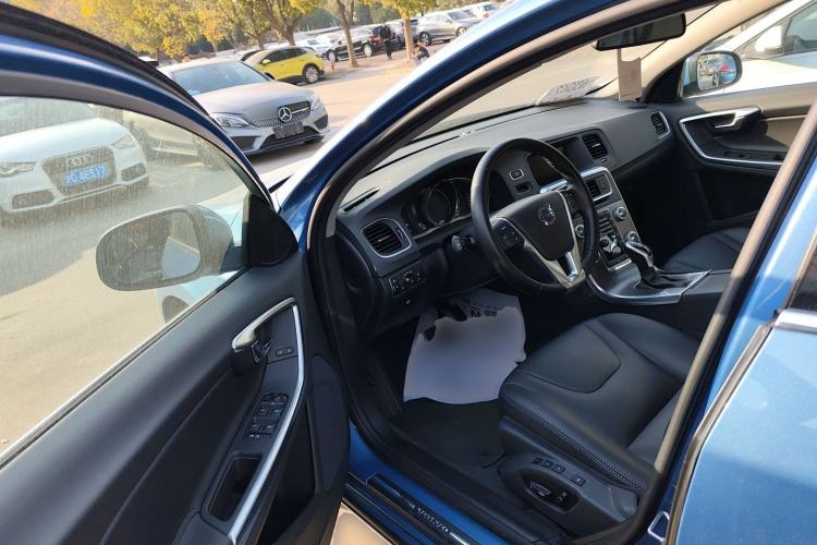 Used Volvo V60 2016 T5 Zhiyi Edition