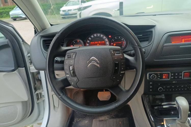 Used Citroen C5 2014 2.0L Automatic Luxury Edition Steering Wheel