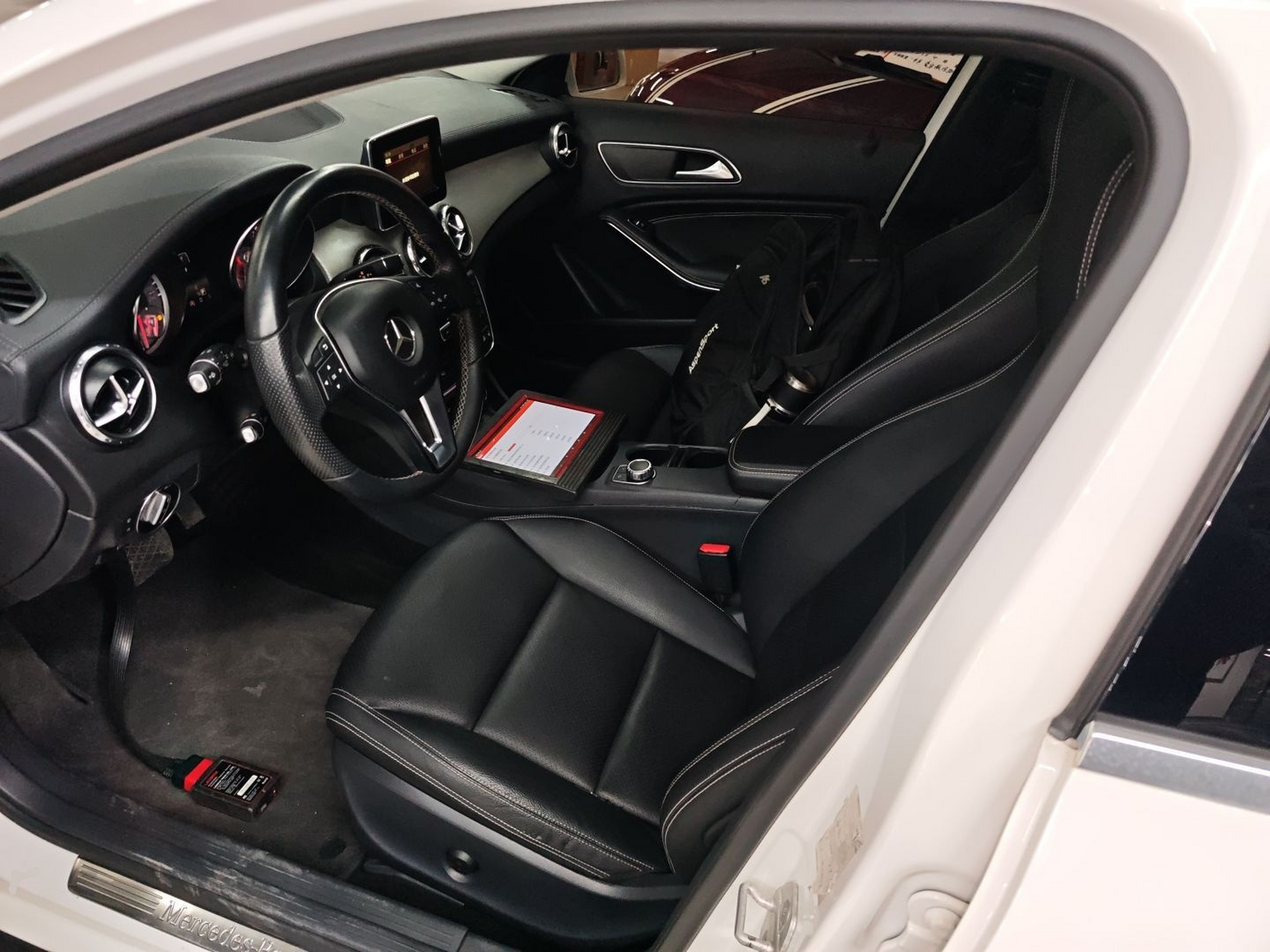 Переднее сиденье в автомобиле