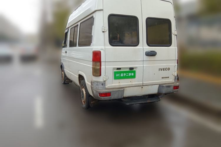Used Iveco Daily 2020 2.5T A35 Passenger Van Single-Tire Low-Roof Design 5-9 Seater China V Emission Standard