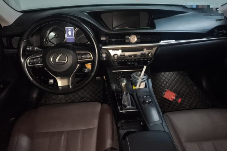 Used Lexus ES 2017 200 30th Anniversary Edition Center Console