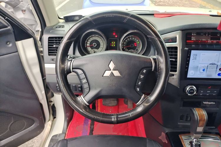 Used Mitsubishi Pajero 2016 3.0L Automatic Standard Version China V Standard Steering Wheel