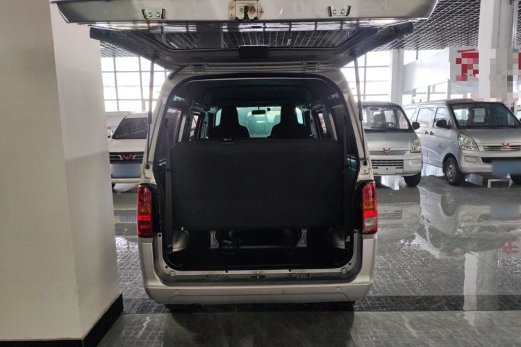 Used Wuling Zhiguang 2023 1.5L Practical Version 5/7 Seats Trunk