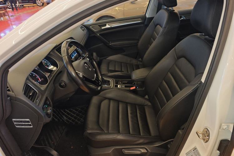 Used Volkswagen Golf 2016 230TSI Automatic Luxury Version
