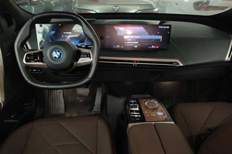 Used BMW iX 2022 xDrive40 Center Console