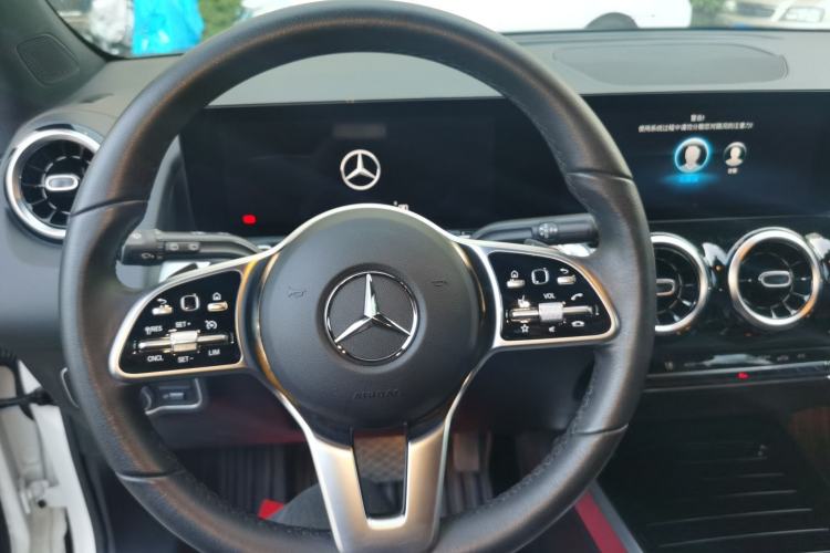 Used Mercedes-Benz GLB 2023 Refreshed GLB 200 Dynamic Edition Steering Wheel
