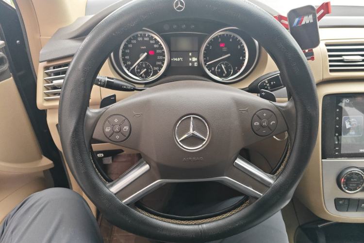 Used Mercedes-Benz R-Class 2011 R 300 L Business Model Steering Wheel