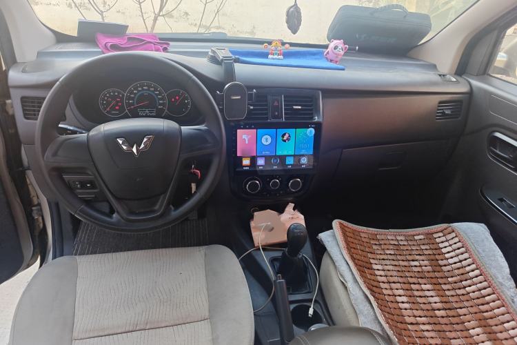 Used Wuling Rongguang V 2016 1.5L Standard Version Center Console