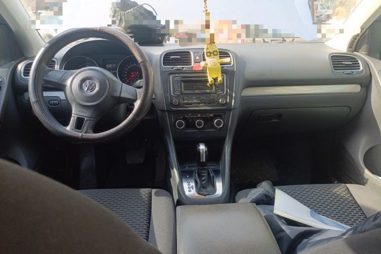 Used Volkswagen Golf 2012 1.6L Automatic Fashion Model Center Console