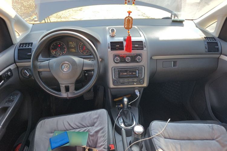 Used Volkswagen Touran 2015 1.4T DSG Comfort Edition 5 Seats Center Console