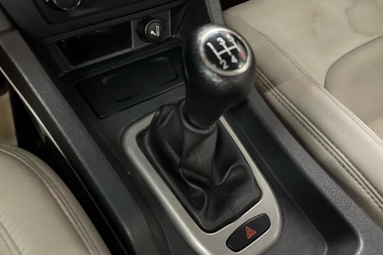 Used BAIC Senova D50 2014 1.5L manual standard version Interior 4