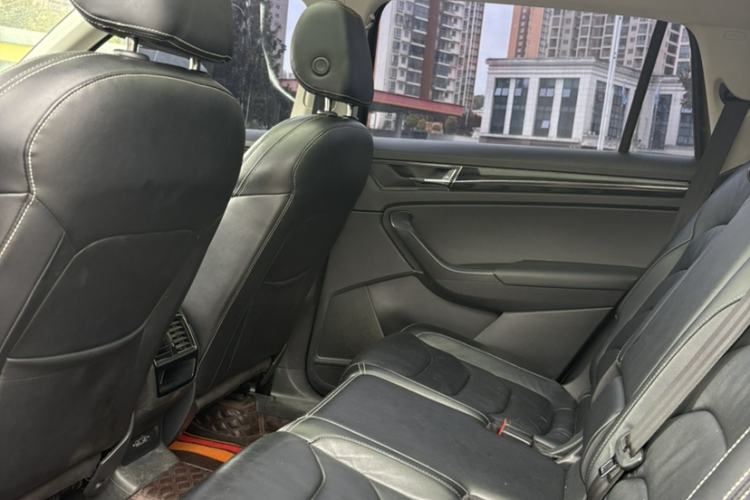 Used Skoda Kodiaq 2017 TSI330 7-Seater Two-Wheel-Drive Luxury Tech Edition Interior 4