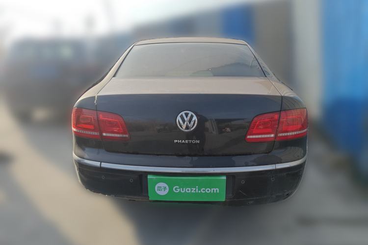 Used Volkswagen Phaeton 2011 3.6L V6 5-Seater Extended-Length Individual Edition Rear