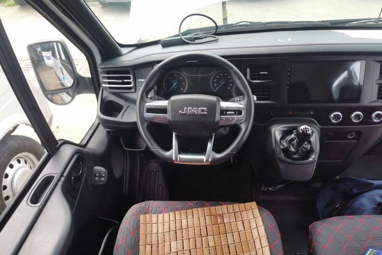 Used JMC Fushun 2023 2.0T Manual Mid-Drive Mid-Roof Commercial Multi-Purpose 7-Seater Passenger Vehicle