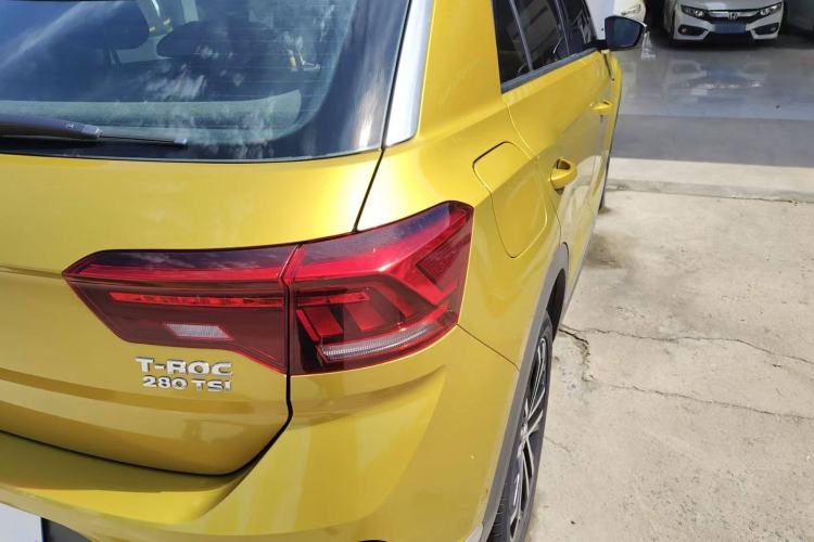 Used Volkswagen T-ROC 2018 280TSI DSG Four-Wheel Drive Luxury Version China V Emission Standard
