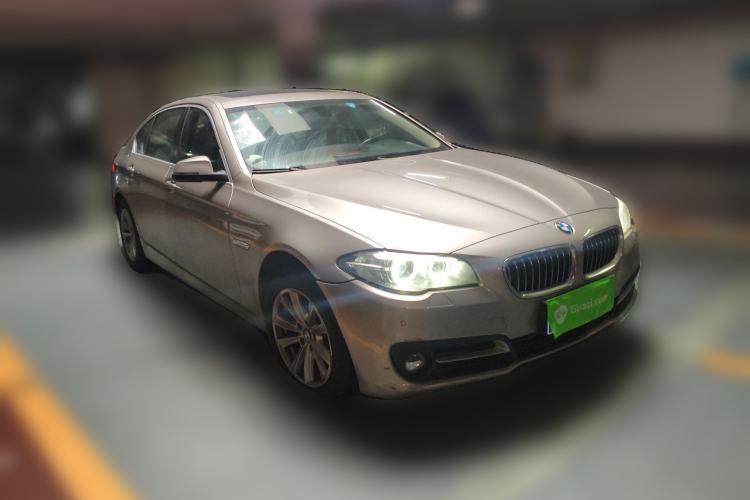 Used BMW 5 Series 2014 520Li Elegant Model Front Right 45 Deg