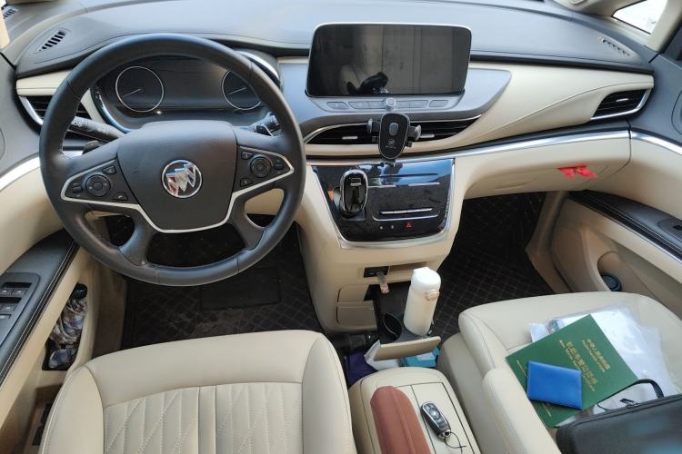 Used Buick GL8 2023 Facelifted Land Cruiser Executive Luxury Version Center Console