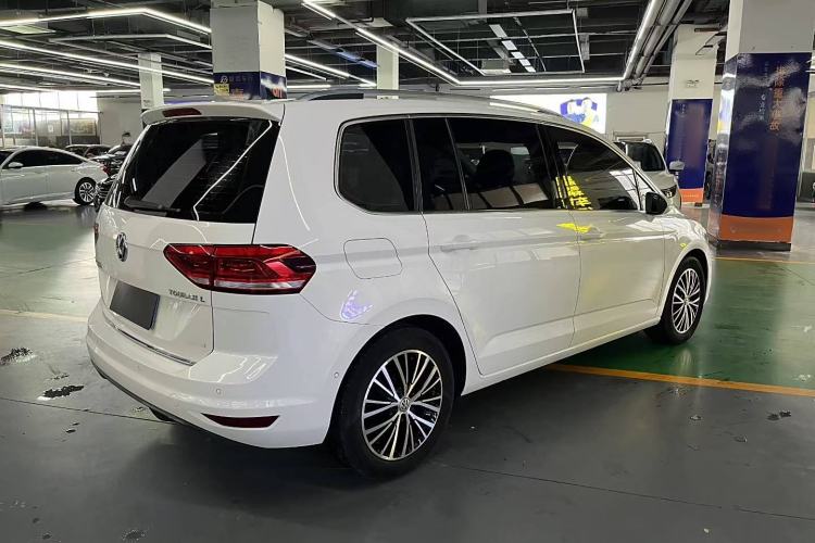 Used Volkswagen Touran 2016 Volkswagen Touran L 330TSI DSG Luxury Edition
