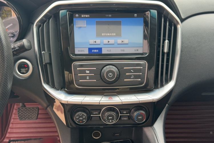 Used JMC Yusheng S350 2017 2.0T Automatic 2WD Diesel Luxury Version with Sunroof 5 Seats
