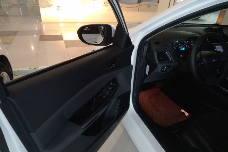 Used Ford Escort 2015 1.5L Automatic Fashion Model
