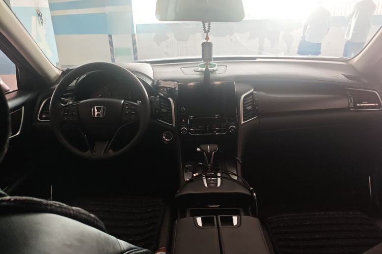 Used Honda Avancier 2017 240TURBO Two-Wheel Drive Elite Edition Center Console