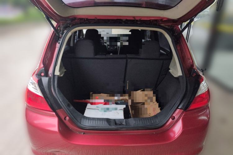 Used Venucia R50 2015 1.6L Automatic Fashion Edition Trunk