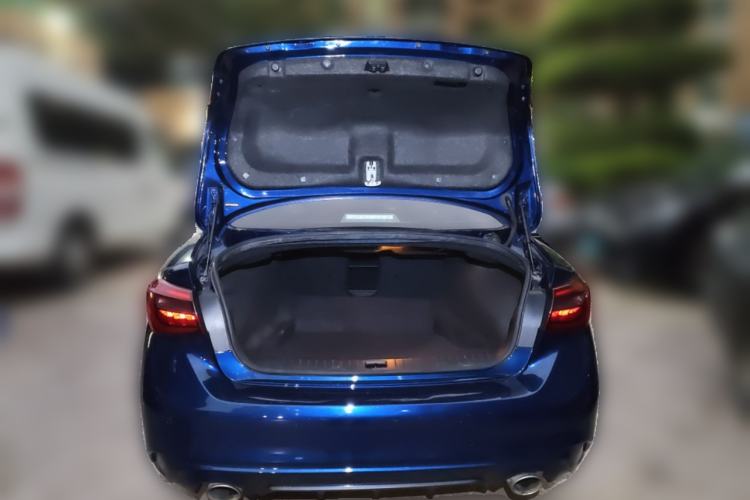 Used Infiniti Q50L 2018 2.0T Enjoyment Version China V Standard Trunk